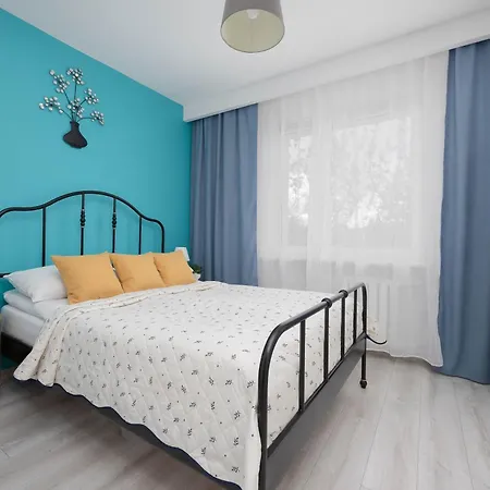 Cozy With Workspace And Close To Metro By Renters *