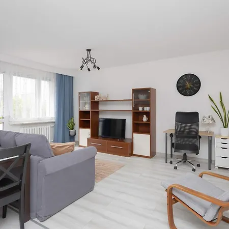 Cozy With Workspace And Close To Metro By Renters * ורשה