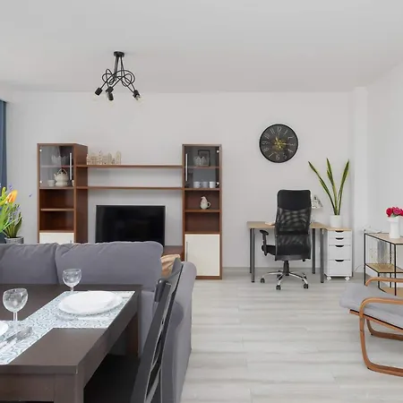 Cozy With Workspace And Close To Metro By Renters
