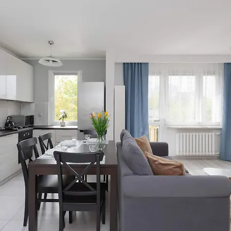 Cozy With Workspace And Close To Metro By Renters