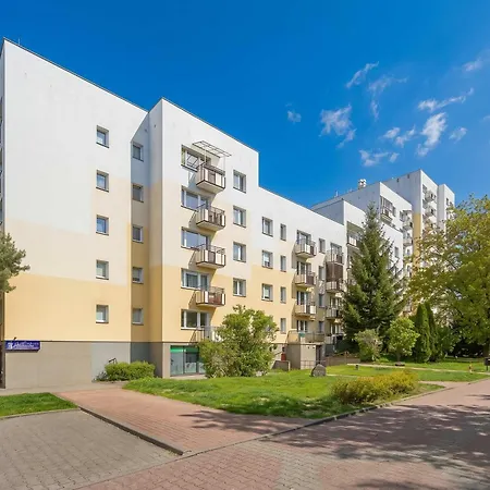Cozy With Workspace And Close To Metro By Renters * ורשה