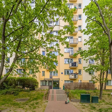 Cozy With Workspace And Close To Metro By Renters